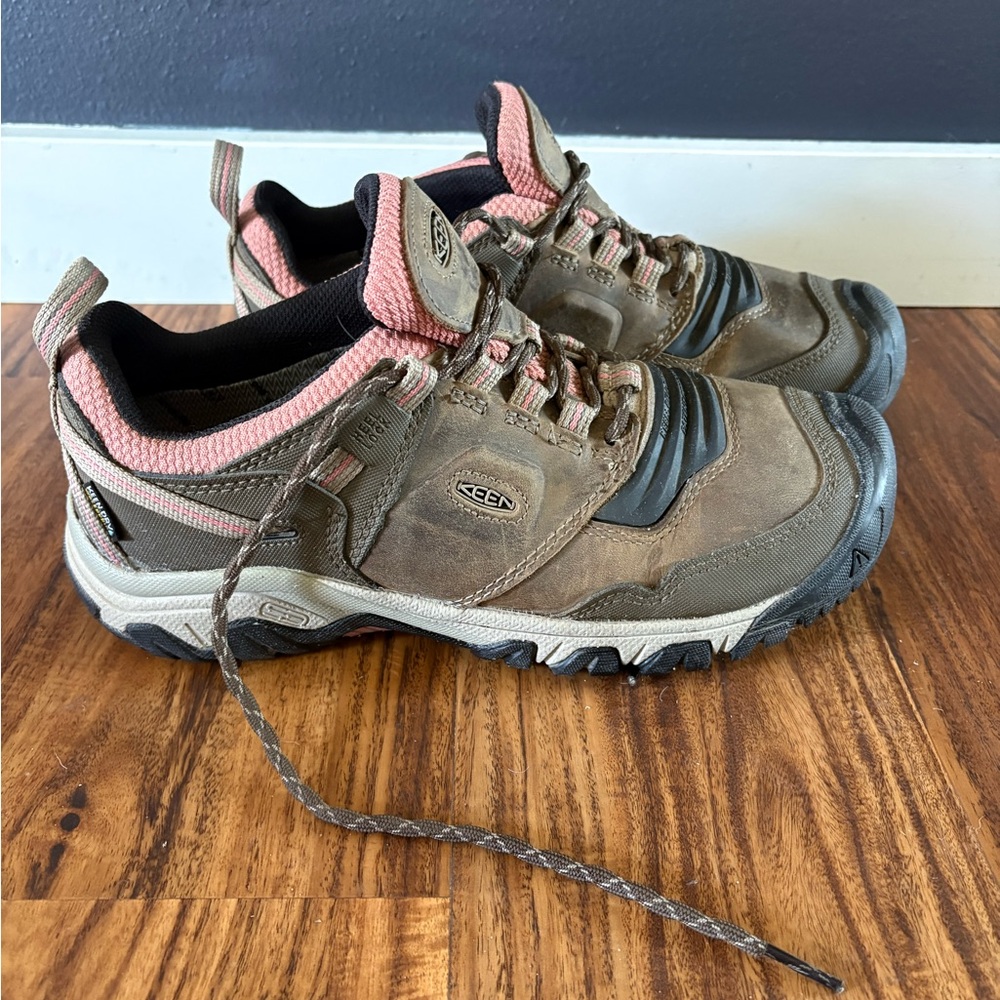 Keen Women's Trail Sneakers in Brown and Pink
